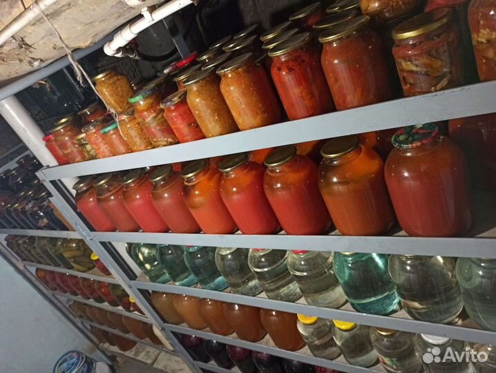 Домашние соленья, яица, овощи, грибы