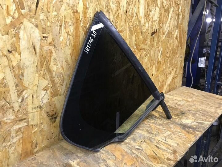 Форточка двери задняя правая Volkswagen Jetta 6