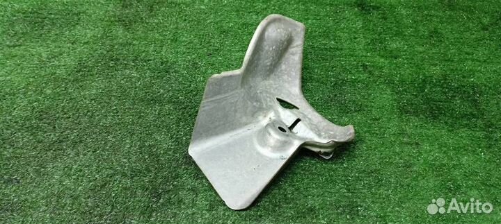 Экран тепловой Mercedes Benz W204 2007-2015