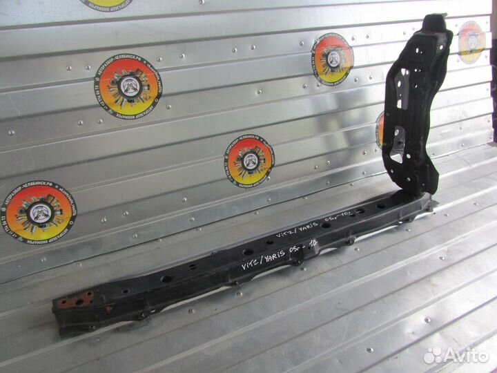 Панель передняя (телевизор) Toyota Vitz Yaris