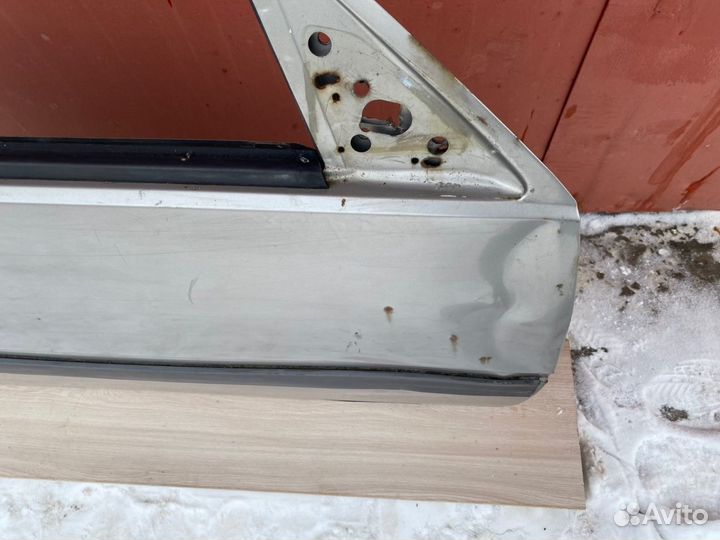 Дверь передняя правая Volvo 460 1 1990