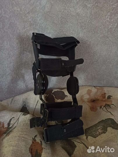 Ортез на правый коленный сустав / наколенник