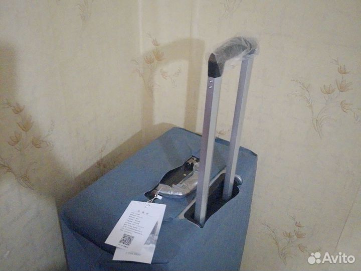 Чемодан на колесах 2 ручки