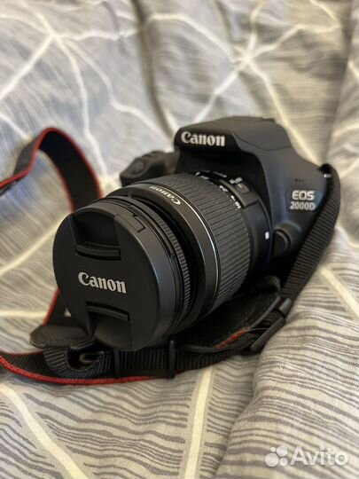 Зеркальный фотоаппарат Canon EOS 2000D