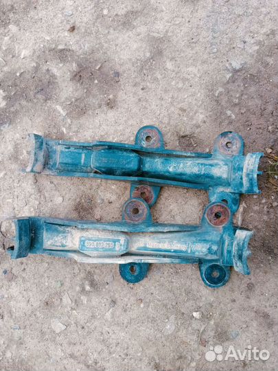 893807253 Кронштейн заднего бампера audi 80