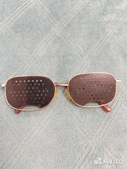 Очки с перфорацией