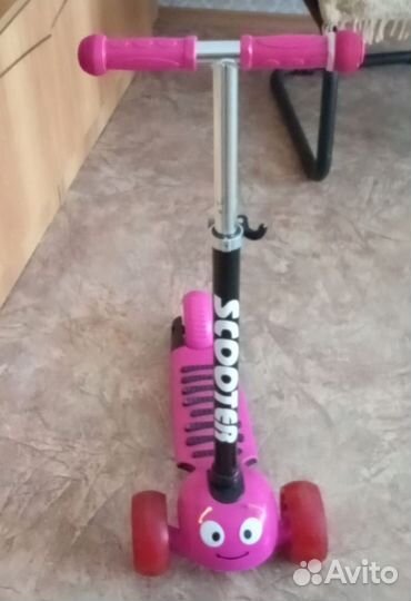 Самокат детский со светящимися колесами