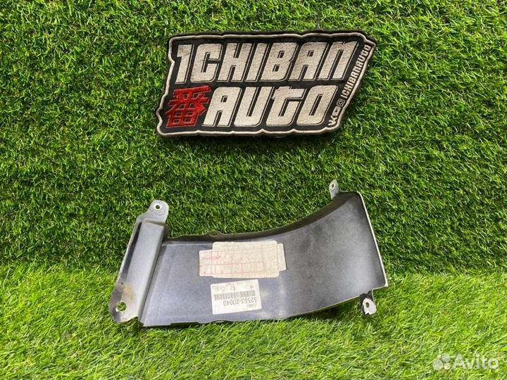 Планка под стоп задняя левая Toyota Corona Premio