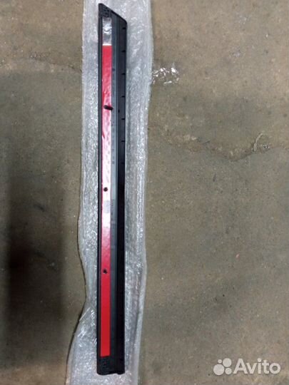 Молдинг двери задний правый Volkswagen Passat B6