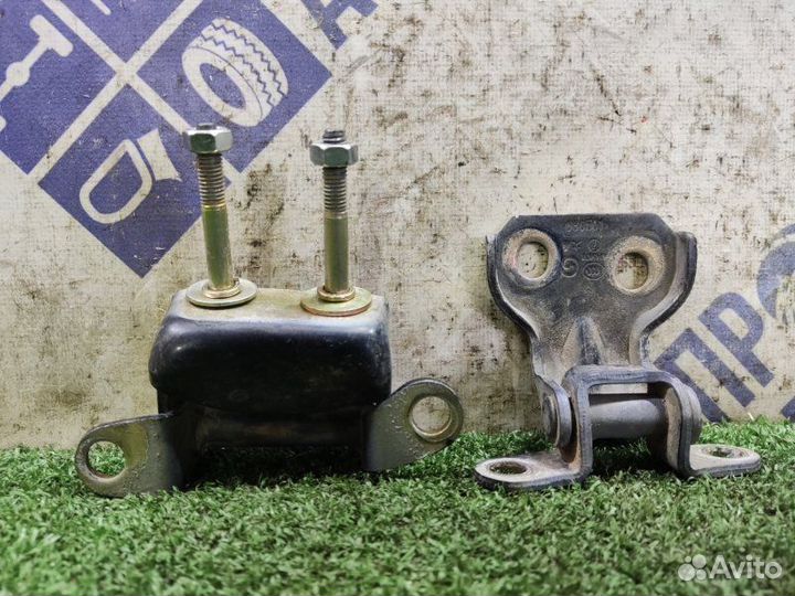 Петля двери задняя правая Great Wall Safe