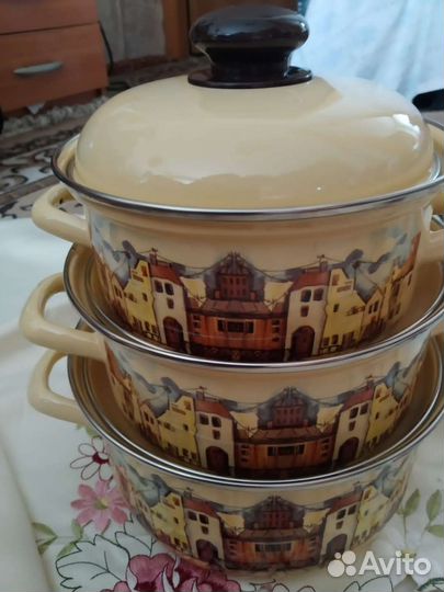 Набор кастрюль