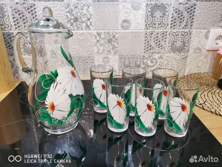 Кувшин и стаканы