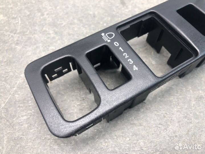 Рамка кнопок Mitsubishi Carisma DA1A 4G92 2003