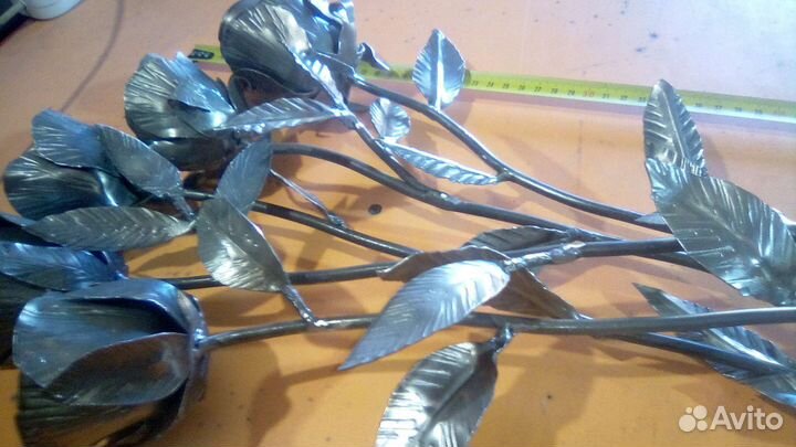 Розы кованые