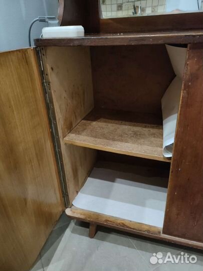 Старинный шкаф буфет