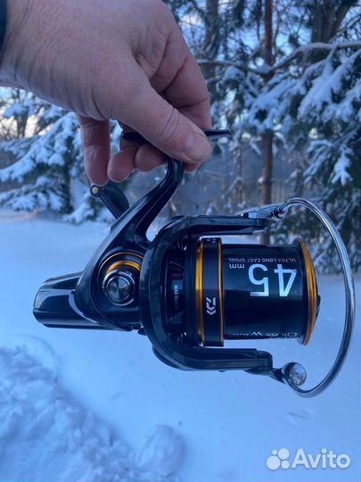 Катушка Daiwa 23 Emblem Surf 45 SCW QD