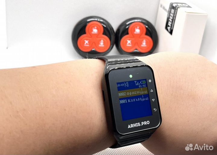 Кнопка вызова официанта с часами для кафе, баров