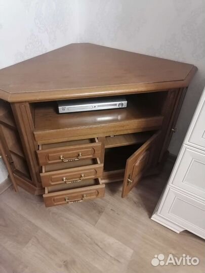 Тумба под телевизор угловая