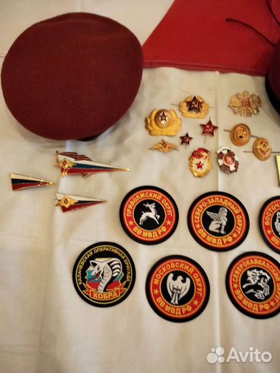 Берет и атрибутика внутренних войск