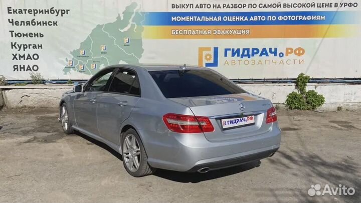 Дефлектор воздушный правый Mercedes-Benz E-Class 2