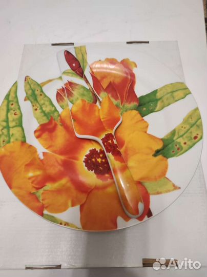 Блюдо с лопаткой