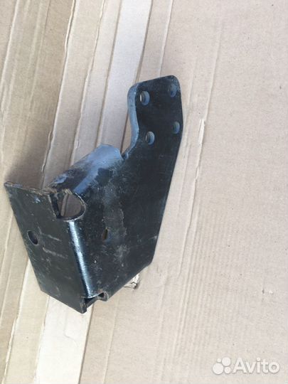 Кронштейн двигателя газ 33104