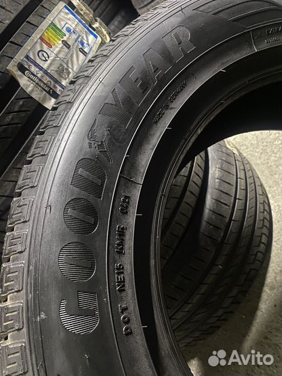 Goodyear EfficientGrip SUV 245/65 R17 111H