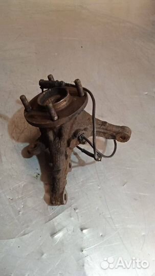 Кулак передний правый Smart Forfour 2005