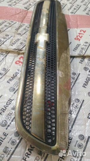 Решетка радиатора с эмблемой Chevrolet Lanos