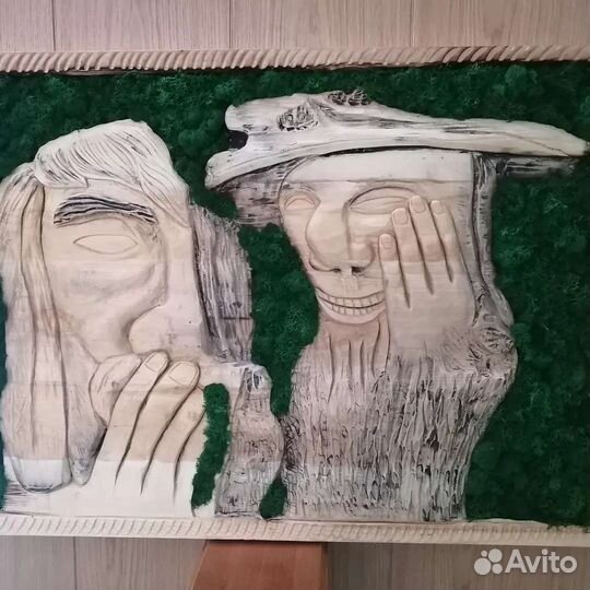 Резное панно из дерева