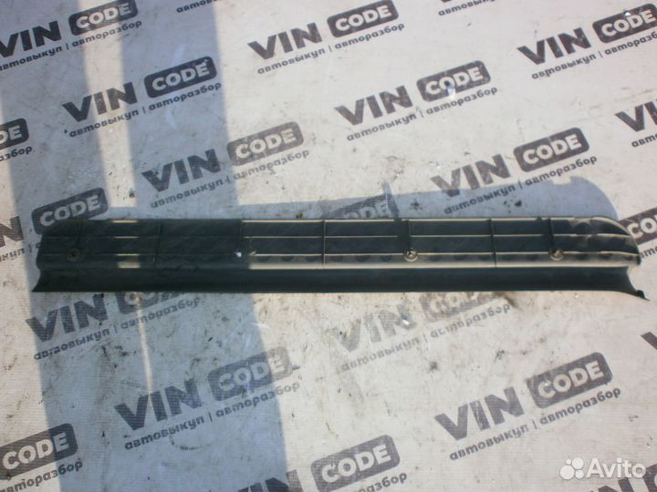 Накладка переднего порога правая Nissan Terrano 2