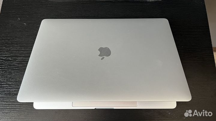 MacBook Pro 15 2019 1 цикл (царапина экран)