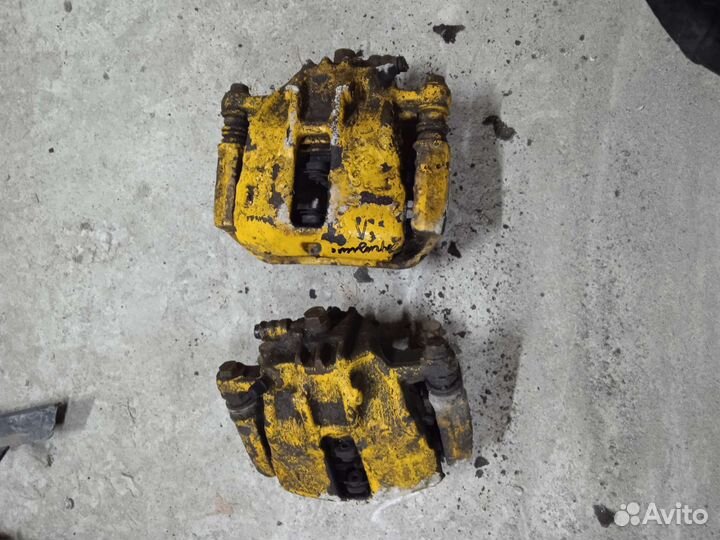 Передний суппорт Mitsubishi carisma митсубиси