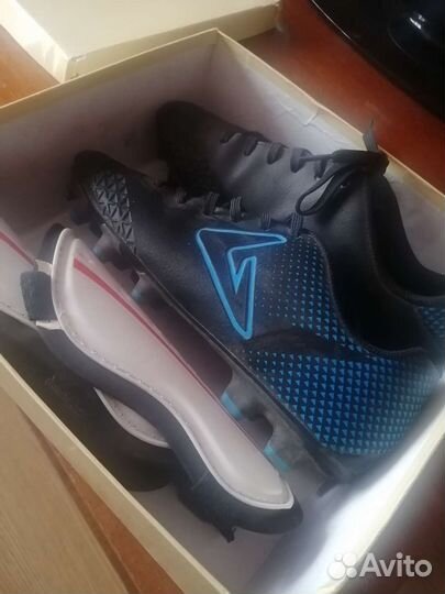 Футбольный буцы размер 42