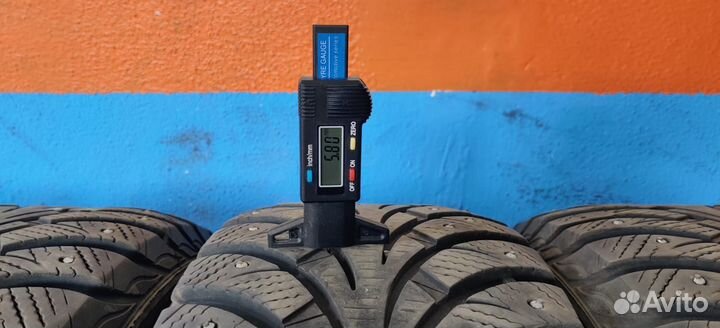 Goodyear UltraGrip Extreme 215/65 R16 98T