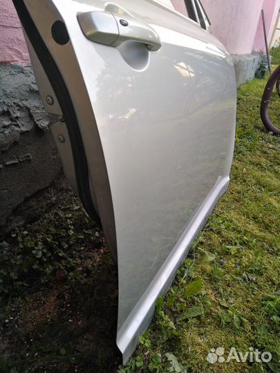 Suzuki Swift дверь перед правая обшивка стекло