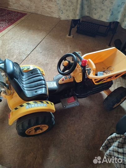 Трактор детский электрический б/у
