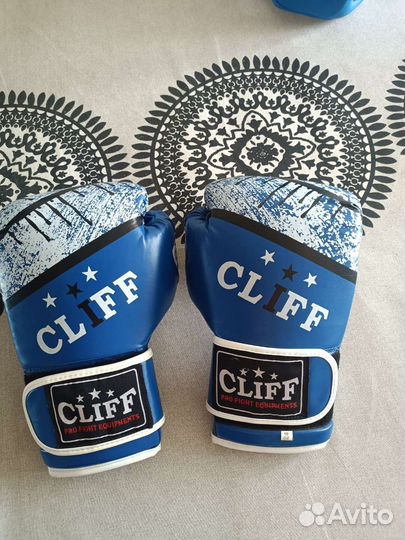 Шлем и перчатки