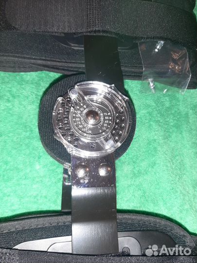 Шарнирный коленный ортез для реабилитации