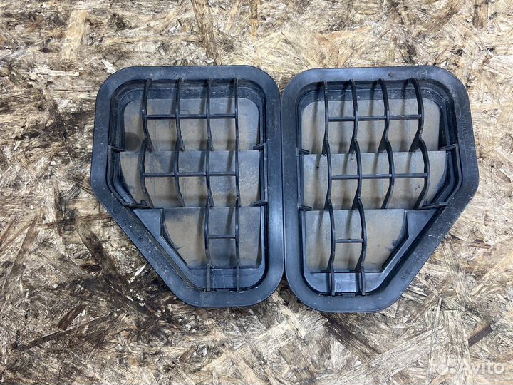Решетка вентиляции багажника vw tiguan 2016