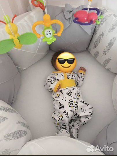 Бортики и одеяло в детскую кроватку