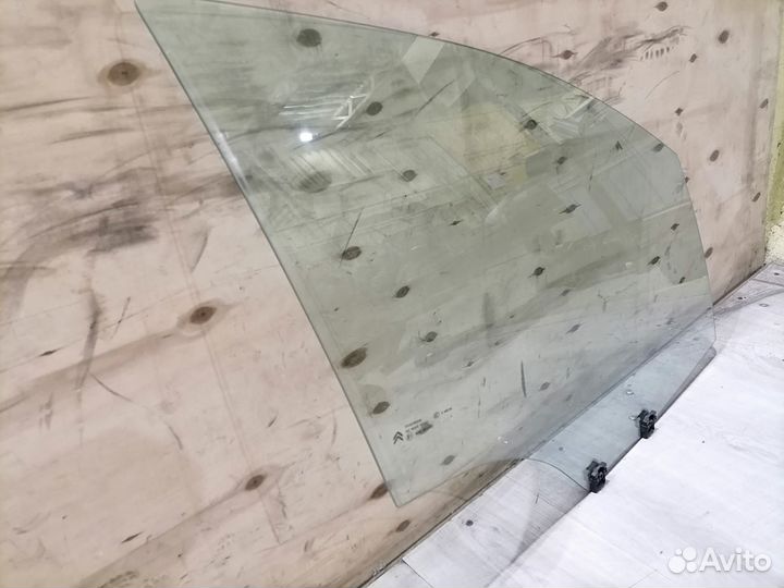 Стекло передней правой двери Citroen C4 2010-2016