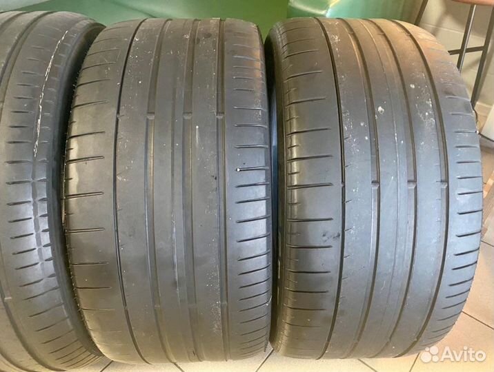 Pirelli P Zero 285/40 R22 и 325/35 R22 110Y