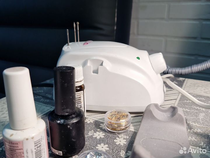 Рабочее место мастера маникюра с оборудованием