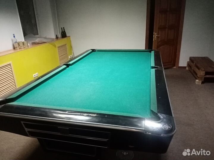 Бильярдный стол