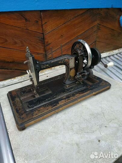 Швейная машинка зингер