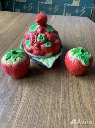 Комплект - масленка, солонка, перечница