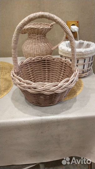 Корзина плетеная из бумажной лозы