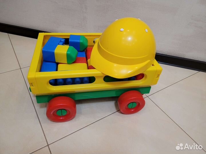 Детский конструктор с машиной каталкой