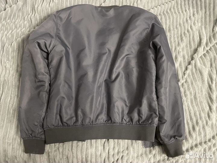 Куртка бомбер bershka